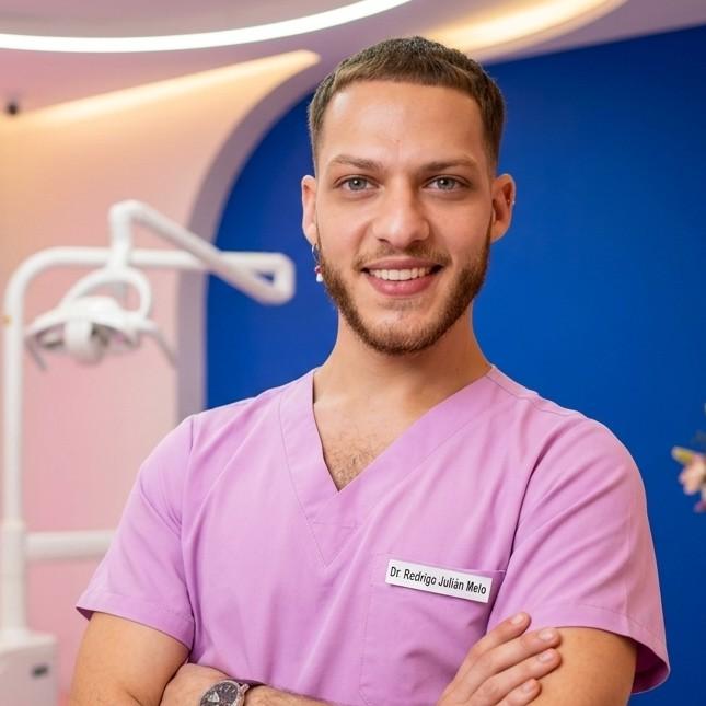 Dr. Rodrigo Julián Melo - Risus Dental